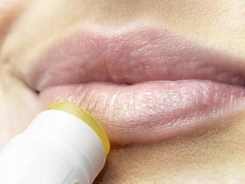 Neoclinic Pomadka ochronna UV wit. E Brzoskwinia Wosk pszczeli Nawilżająca